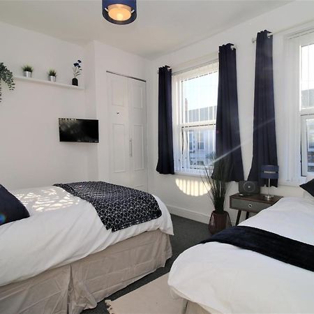 Three Bedroom Townhouse - Free Local Parking - By Property Promise カーディフ エクステリア 写真
