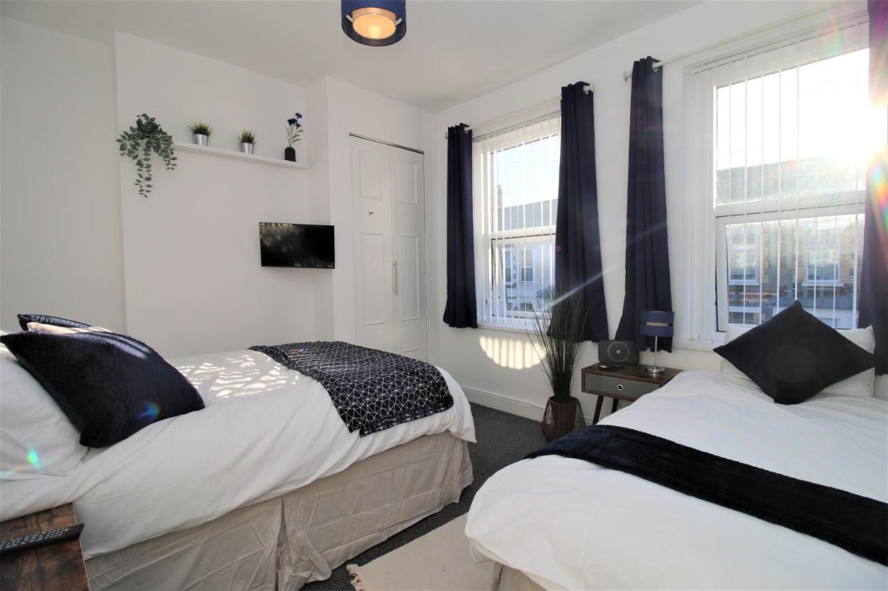 Three Bedroom Townhouse - Free Local Parking - By Property Promise カーディフ エクステリア 写真