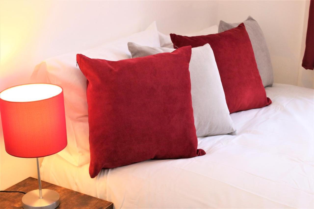 Three Bedroom Townhouse - Free Local Parking - By Property Promise カーディフ エクステリア 写真