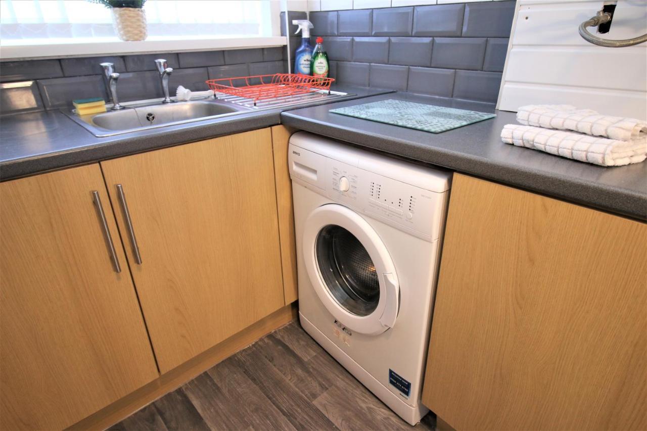 Three Bedroom Townhouse - Free Local Parking - By Property Promise カーディフ エクステリア 写真