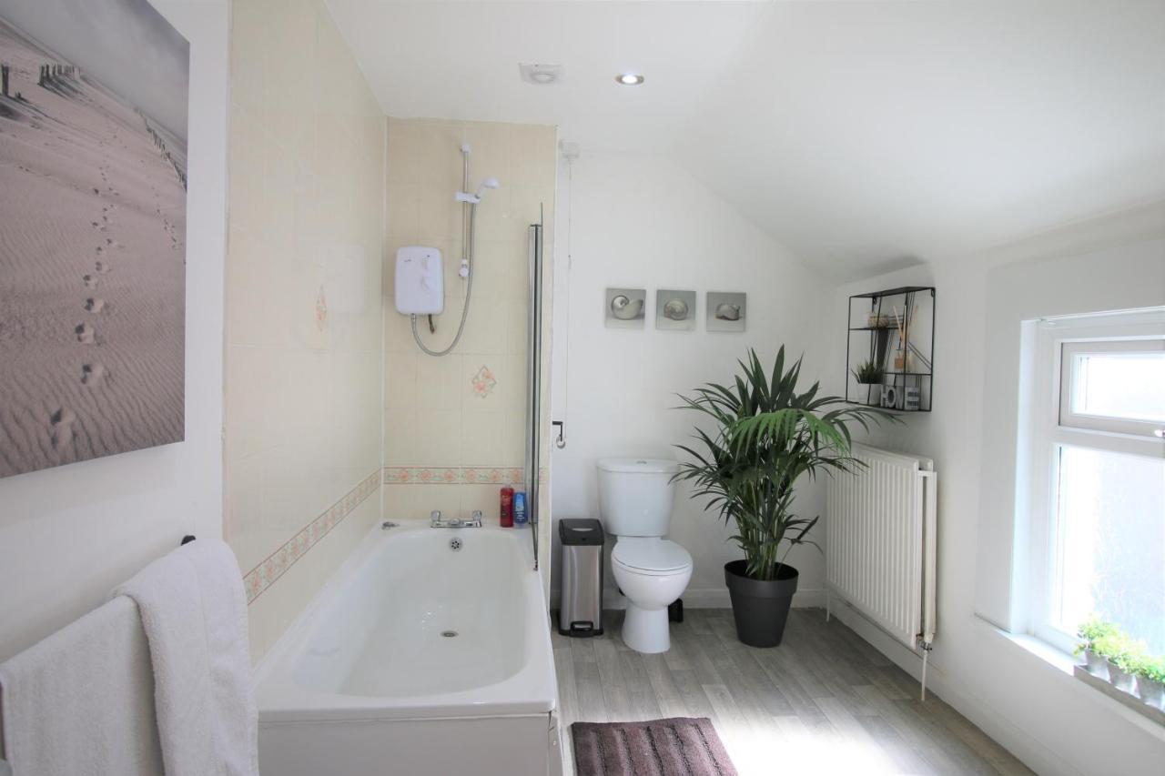 Three Bedroom Townhouse - Free Local Parking - By Property Promise カーディフ エクステリア 写真
