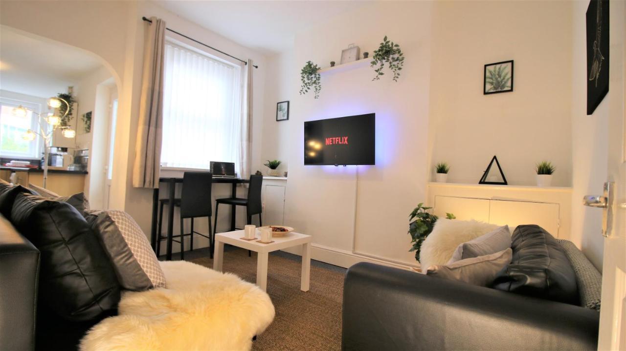 Three Bedroom Townhouse - Free Local Parking - By Property Promise カーディフ エクステリア 写真