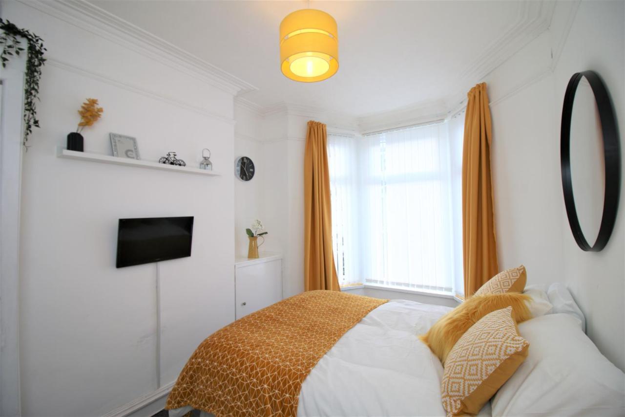 Three Bedroom Townhouse - Free Local Parking - By Property Promise カーディフ エクステリア 写真